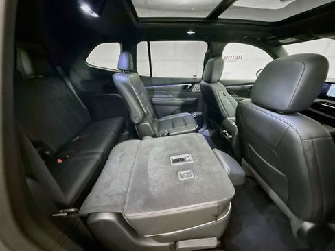 Used 2026 Buick Enclave Avenir w/ Super Cruise Package AWD/4WD image 31