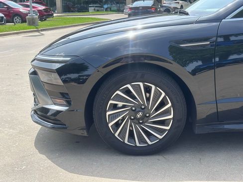 Used 2025 Hyundai Sonata Limited FWD image 6