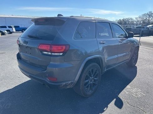 Used 2021 Jeep Grand Cherokee Laredo X image 4