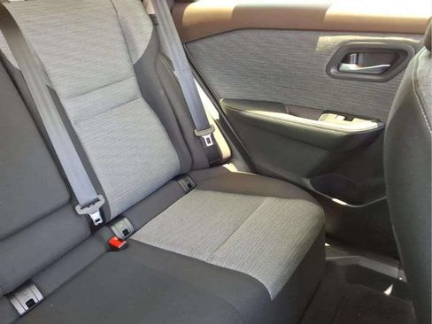 Used 2023 Nissan Rogue SV FWD image 18