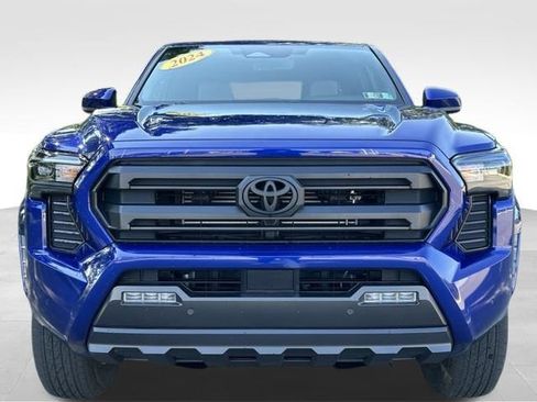 Certified 2024 Toyota Tacoma SR5 AWD/4WD image 8