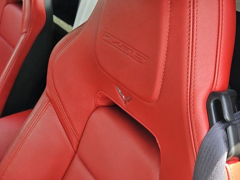 Used 2016 Chevrolet Corvette Z06 w/ 3LZ Preferred Equipment Group RWD image 21