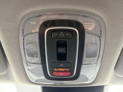 Used 2023 Hyundai Elantra Limited image 12