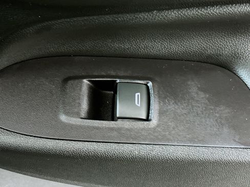 Used 2020 Chevrolet Equinox LT image 29