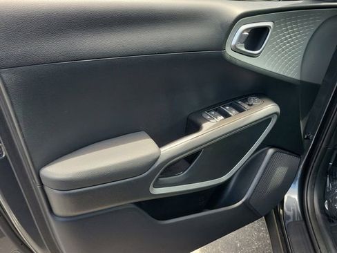 Used 2025 Kia Soul LX w/ LX Technology Package FWD image 13