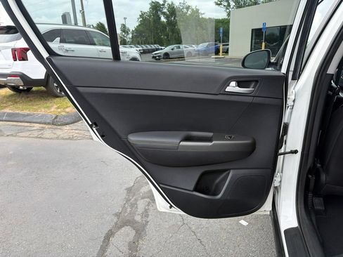 Used 2020 Kia Sportage LX AWD/4WD image 17