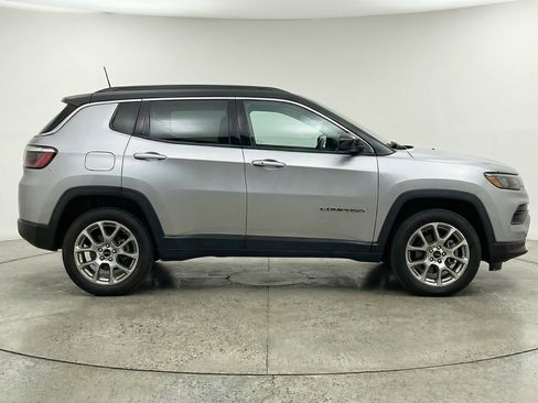 Used 2025 Jeep Compass Limited AWD/4WD image 11