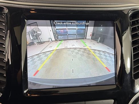 Used 2020 Jeep Cherokee Limited w/ Trailer Tow Group image 24