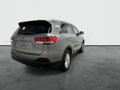 Used 2017 Kia Sorento FWD w/ LX Convenience Package image 3