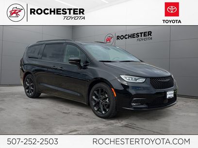 Used 2025 Chrysler Pacifica Limited