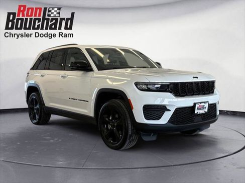 Certified 2023 Jeep Grand Cherokee Altitude image 1