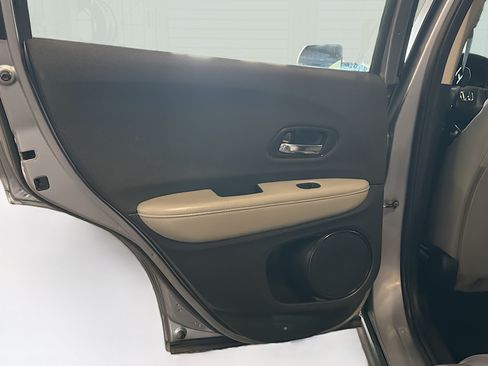 Used 2019 Honda HR-V LX image 24