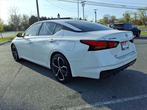 Used 2023 Nissan Altima 2.5 SR w/ SR Premium Package image 12