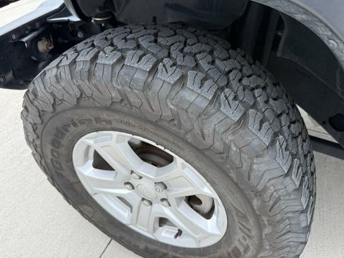 Used 2020 Jeep Wrangler Sport AWD/4WD image 12