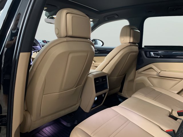 Used 2023 Porsche Cayenne AWD/4WD image 65