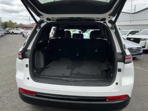 Used 2025 Jeep Grand Cherokee Altitude RWD image 26