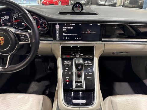 Used 2017 Porsche Panamera image 73