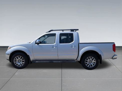 Used 2012 Nissan Frontier SL w/ Moonroof Pkg AWD/4WD image 2