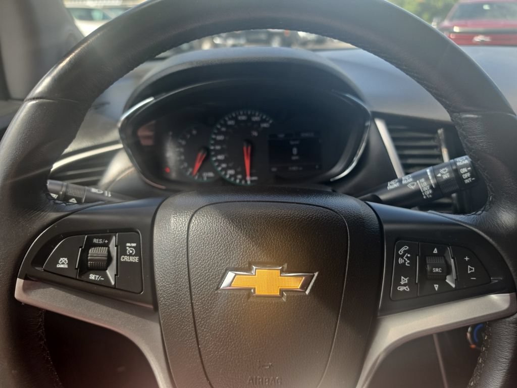 Used 2022 Chevrolet Trax LT w/ Premium Seat Package AWD/4WD image 19
