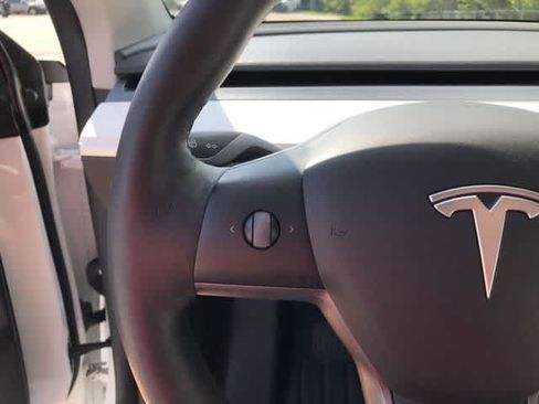 Used 2021 Tesla Model Y Long Range AWD/4WD image 22