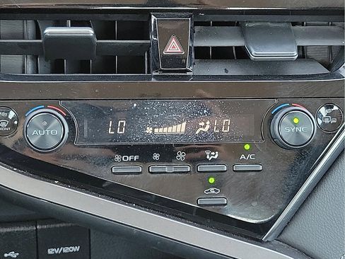 Used 2023 Toyota Camry SE image 15