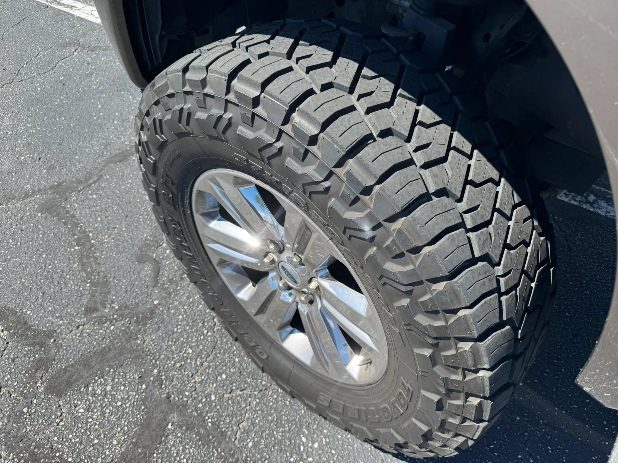 Used 2018 Ford F150 Lariat w/ Equipment Group 502A Luxury AWD/4WD image 13