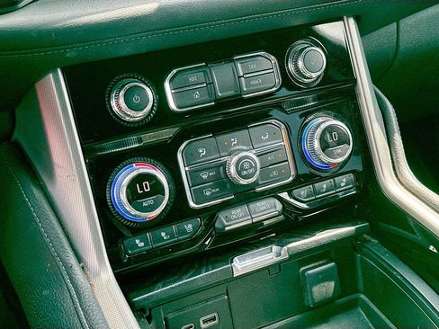 Used 2022 GMC Yukon Denali w/ Denali Ultimate Package image 19