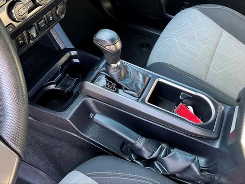 Used 2022 Toyota Tacoma TRD Off-Road w/ Technology Package RWD image 16
