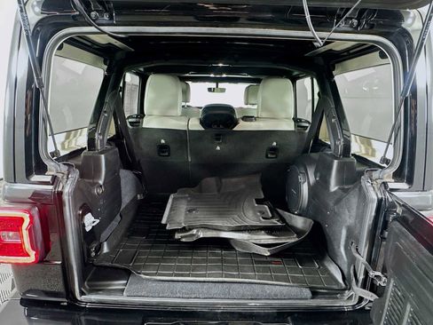 Used 2022 Jeep Wrangler Unlimited Sahara image 24