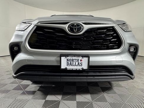 Used 2024 Toyota Highlander LE image 9