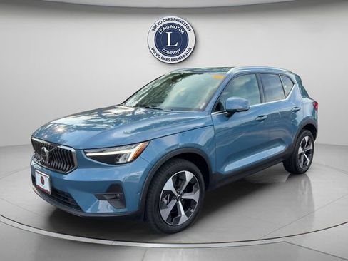 Used 2024 Volvo XC40 B5 Plus w/ Protection Package Premier AWD/4WD image 1