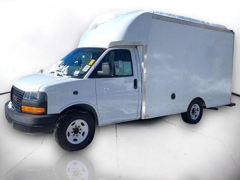 Used 2019 GMC Savana 3500 w/ Power Convenience Package RWD image 2