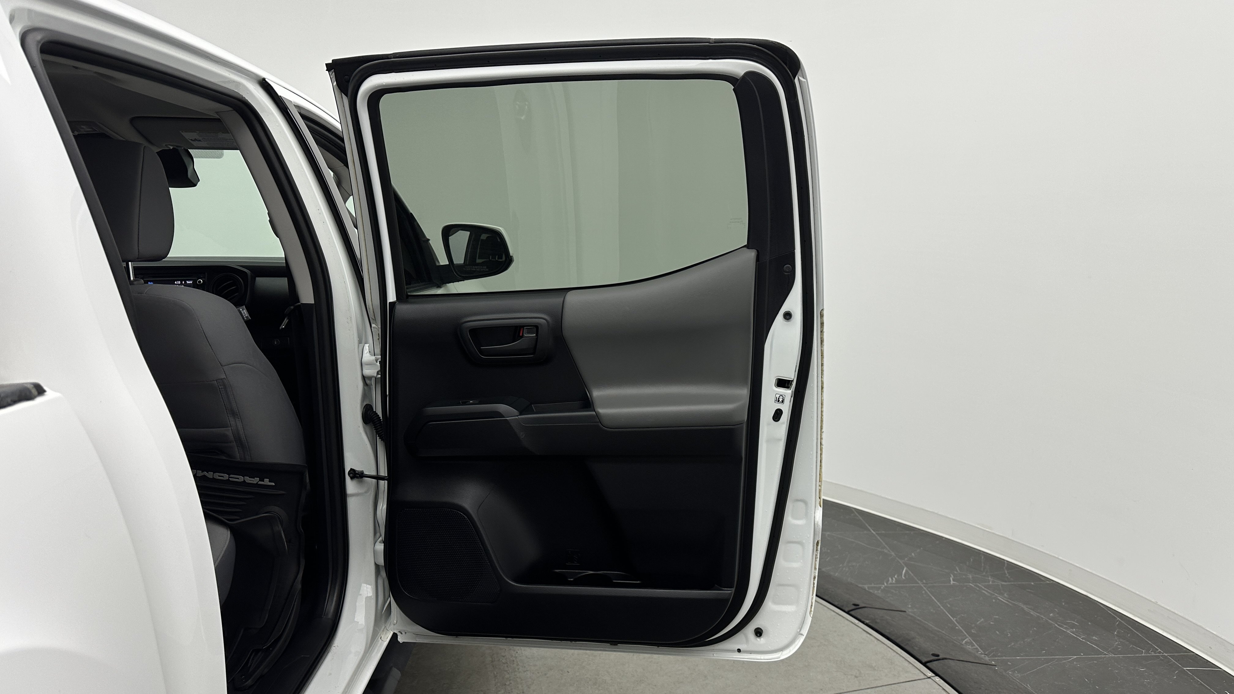 Used 2019 Toyota Tacoma SR w/ SR Convenience Package RWD image 30