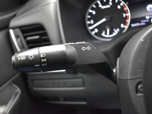 Used 2024 Nissan Rogue S FWD image 25