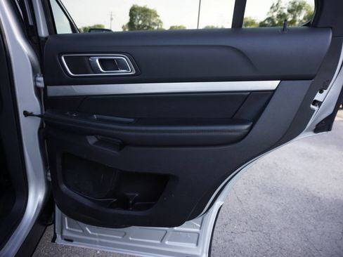 Used 2017 Ford Explorer XLT AWD/4WD image 23