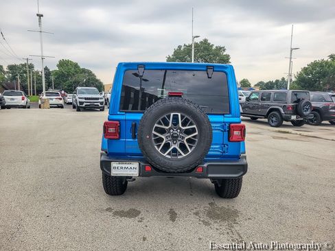 New 2026 Jeep Wrangler Unlimited Sahara AWD/4WD image 11