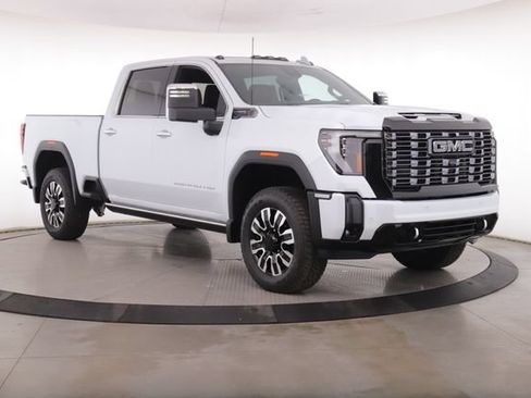 Used 2026 GMC Sierra 2500 Denali Ultimate w/ LPO, GMC Protection Package AWD/4WD image 2