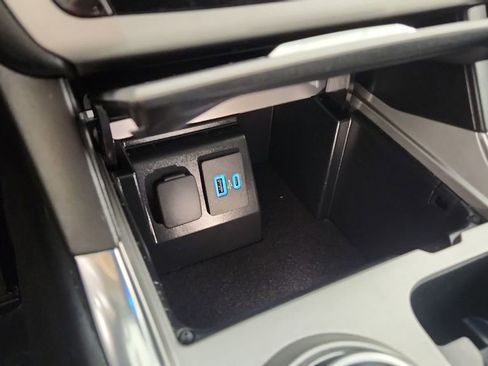 Used 2022 Ford Explorer XLT w/ Equipment Group 202A image 19