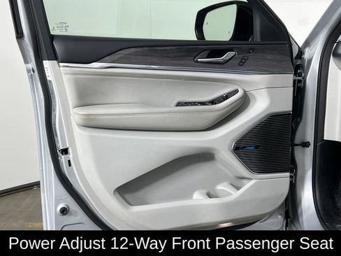 Used 2021 Jeep Grand Cherokee L Overland w/ Luxury Tech Group IV image 20