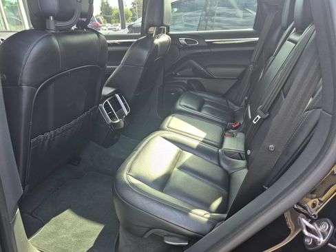 Used 2017 Porsche Cayenne AWD/4WD image 4