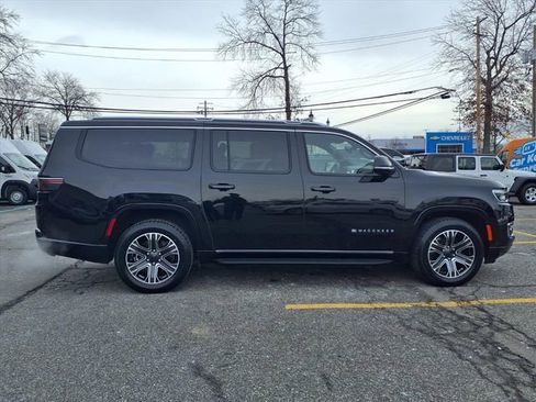 Used 2024 Jeep Wagoneer L Series II w/ Flexible Seating Group image 8