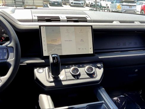 New 2025 Land Rover Defender 110 X-Dynamic SE image 9