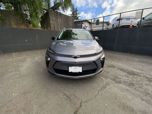 Used 2023 Chevrolet Bolt EUV Premier w/ Sun & Sound Package FWD image 9
