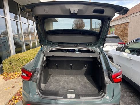 Used 2025 Chevrolet Trax LT w/ LT Convenience Package image 29