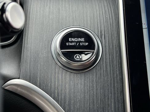 Used 2024 Mercedes-Benz GLC 300 4MATIC image 38
