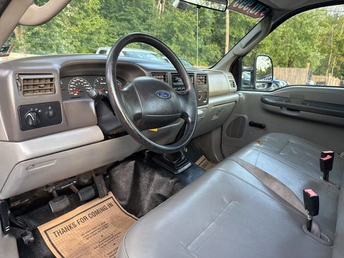 Used 2004 Ford F350 2WD Regular Cab DRW Super Duty image 10