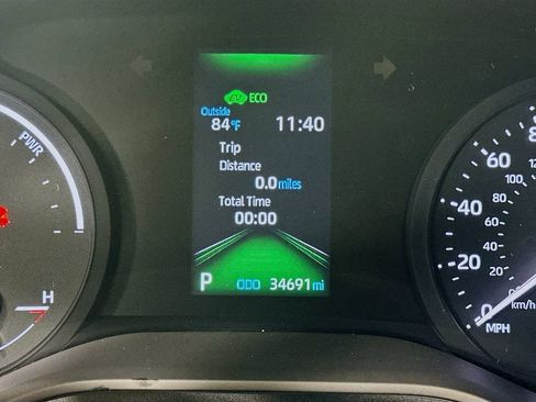 Used 2023 Toyota Sienna XLE FWD image 12