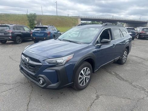 Certified 2025 Subaru Outback Premium w/ Popular Package #1 AWD/4WD image 3