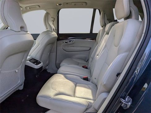 Used 2019 Volvo XC90 T5 Momentum w/ Protection Package Premier image 14