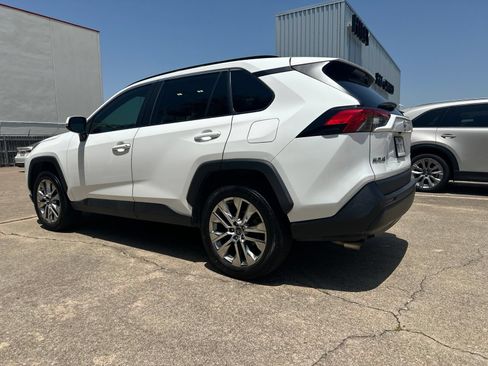 Used 2020 Toyota RAV4 XLE Premium FWD image 9